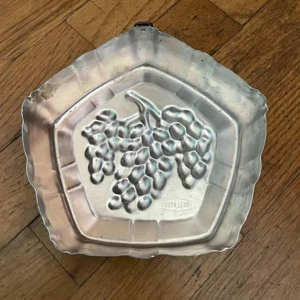 Vintage West Bend Copper Grapes Pentagon Shaded Jello Mold - Kitchen Decor